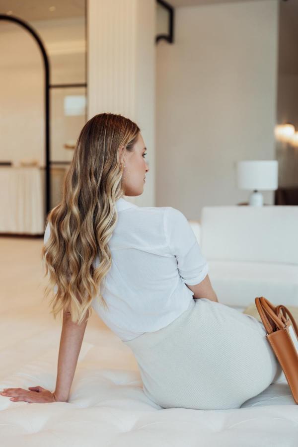 Ette Luxury Hotel & Spa Four Corners Zewnętrze zdjęcie A woman with long hair