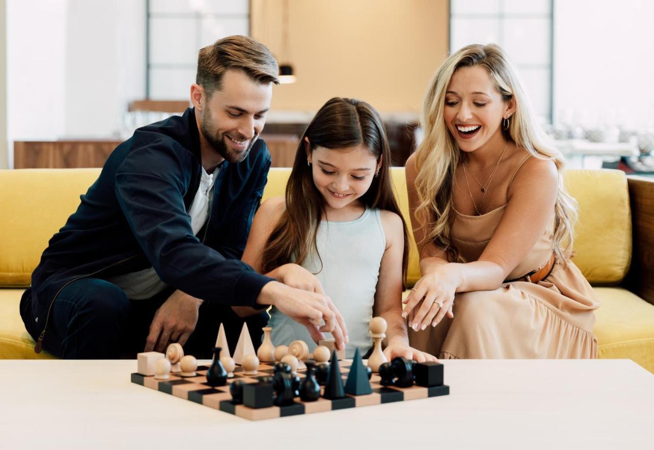 Ette Luxury Hotel & Spa Four Corners Zewnętrze zdjęcie A family playing chess