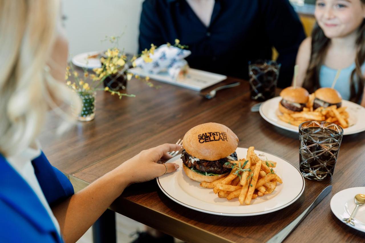 Ette Luxury Hotel & Spa Four Corners Zewnętrze zdjęcie A burger at Saint Cellas