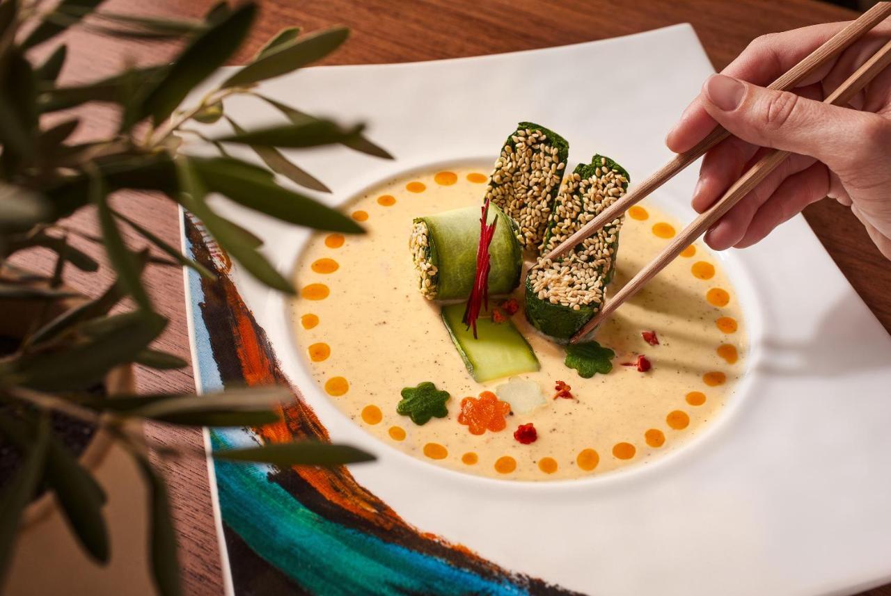 Ette Luxury Hotel & Spa Four Corners Zewnętrze zdjęcie A bowl of Thai soup with sesame-coated tofu