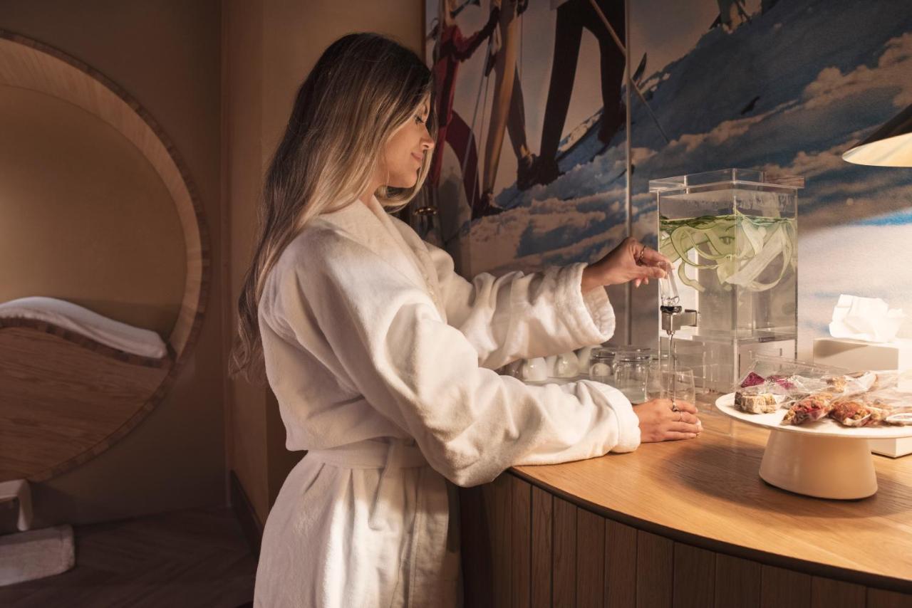 Ette Luxury Hotel & Spa Four Corners Zewnętrze zdjęcie A woman wearing a bathrobe