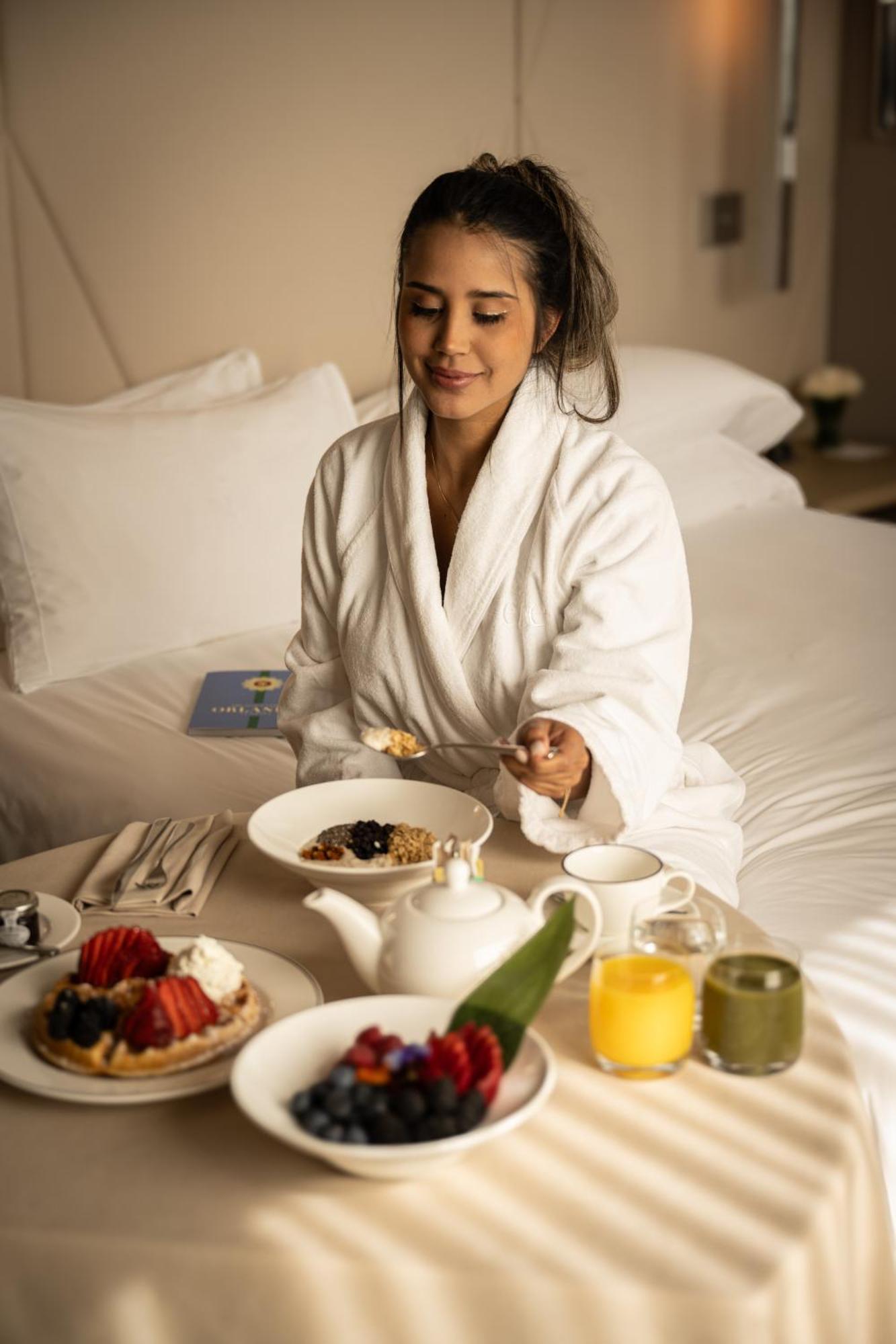 Ette Luxury Hotel & Spa Four Corners Zewnętrze zdjęcie A woman wearing a bathrobe